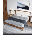 Bett mit stabilem Holzrahmen aus Eschenholz